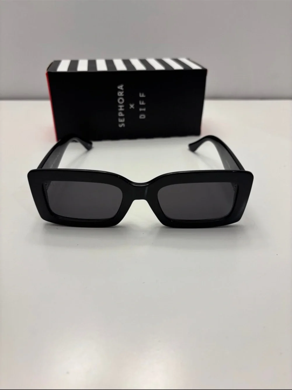 NEW Sephora x DIFF Indy Rectangular Sunglasses Includes travel case and cleaning